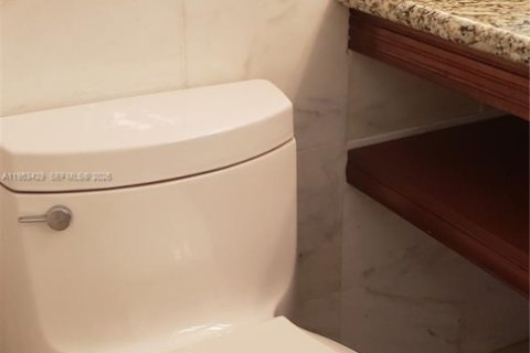 Casa en venta en Miami, Florida, 4 dormitorios, 193.7 m2 № 2007738 - foto 17