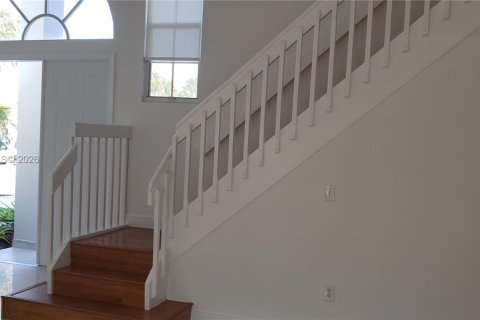 Casa en venta en Miami, Florida, 4 dormitorios, 193.7 m2 № 2007738 - foto 6