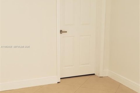 Casa en venta en Miami, Florida, 4 dormitorios, 193.7 m2 № 2007738 - foto 19