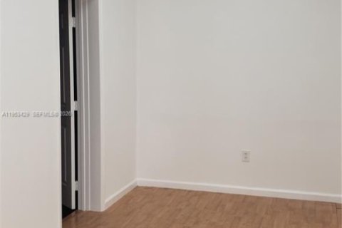 Casa en venta en Miami, Florida, 4 dormitorios, 193.7 m2 № 2007738 - foto 21