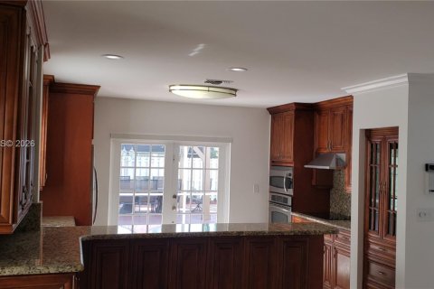 Casa en venta en Miami, Florida, 4 dormitorios, 193.7 m2 № 2007738 - foto 11