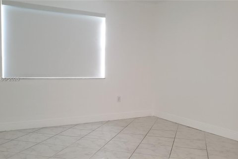 Casa en venta en Miami, Florida, 4 dormitorios, 193.7 m2 № 2007738 - foto 27