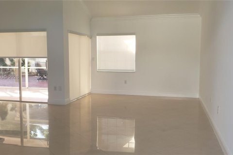 Casa en venta en Miami, Florida, 4 dormitorios, 193.7 m2 № 2007738 - foto 5