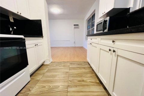Appartement à louer à Miami, Floride: 1 chambre, 48.31 m2 № 1997592 - photo 5