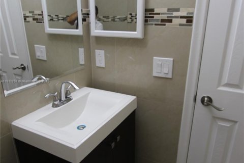 Copropriété à louer à Oakland Park, Floride: 2 chambres, 98.57 m2 № 1967989 - photo 24