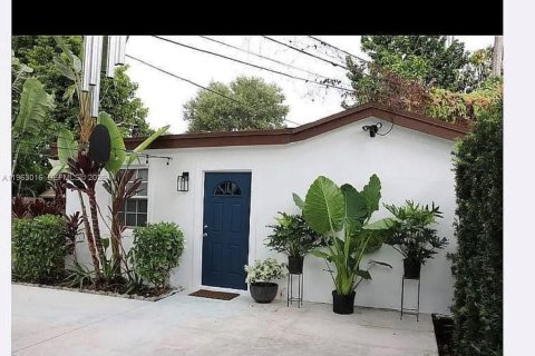House in Miami, Florida 3 bedrooms, 168.34 sq.m. № 2023967 - photo 26