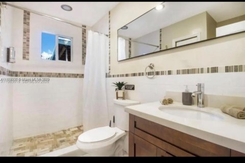 House in Miami, Florida 3 bedrooms, 168.34 sq.m. № 2023967 - photo 11