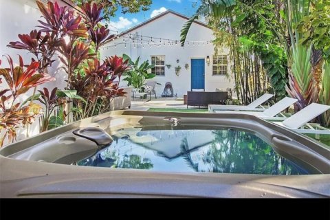 House in Miami, Florida 3 bedrooms, 168.34 sq.m. № 2023967 - photo 29