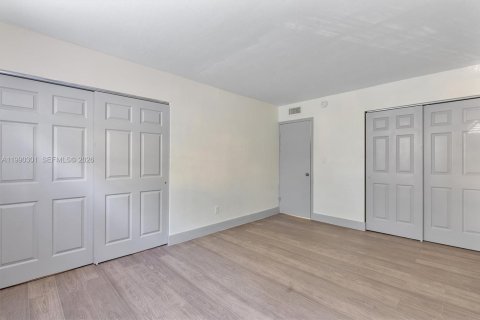 Снять в аренду квартиру в Холливуд, Флорида 1 спальня, 60.39м2, № 2052640 - фото 10