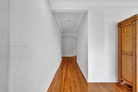 Casa en venta en Miami, Florida, 3 dormitorios, 158.96 m2 № 1935819 - foto 17