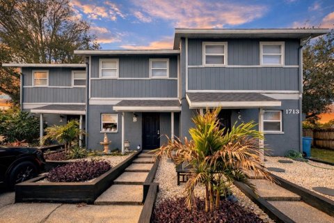 Propiedad comercial en Oldsmar, Florida 6 dormitorios, 322.19 m2 № 2108425