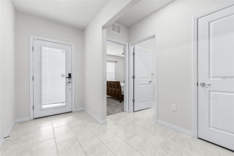 Villa ou maison à louer à Winter Haven, Floride: 3 chambres, 154.12 m2 № 2091524 - photo 4
