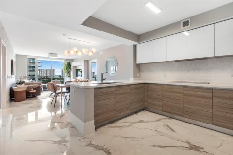Condominio en venta en Sunny Isles Beach, Florida, 2 dormitorios, 141.58 m2 № 2174427 - foto 3