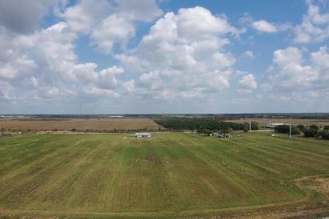 Commercial property in Okeechobee, Florida № 2187215