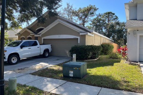 House in Tampa, Florida 3 bedrooms, 185.71 sq.m. № 2150727 - photo 2
