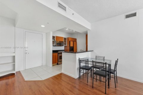 Купить кондоминиум в Авентура, Флорида 2 спальни, 98.57м2, № 2091345 - фото 8