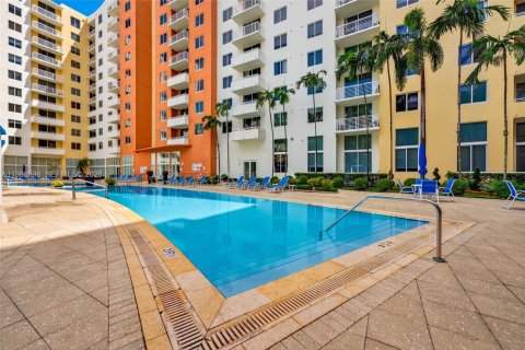 Купить кондоминиум в Авентура, Флорида 2 спальни, 98.57м2, № 2091345 - фото 24