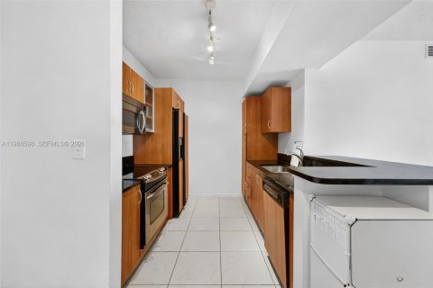 Купить кондоминиум в Авентура, Флорида 2 спальни, 98.57м2, № 2091345 - фото 5