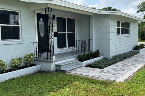 House in Orlando, Florida 3 bedrooms, 126.35 sq.m. № 1854474 - photo 2