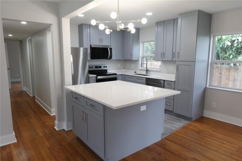 House in Orlando, Florida 3 bedrooms, 126.35 sq.m. № 1854474 - photo 18