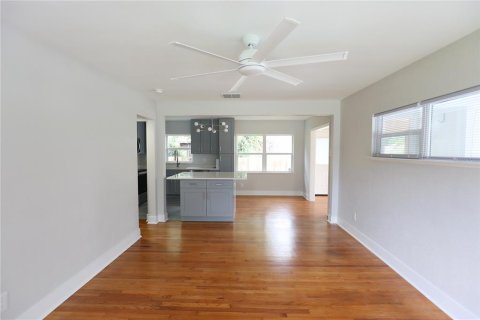House in Orlando, Florida 3 bedrooms, 126.35 sq.m. № 1854474 - photo 23