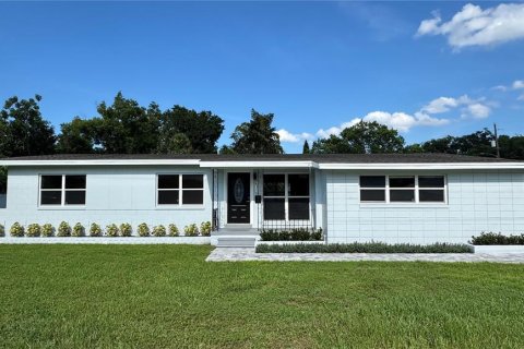 House in Orlando, Florida 3 bedrooms, 126.35 sq.m. № 1854474 - photo 1