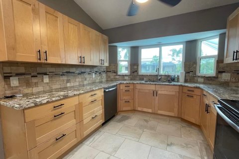House in Rotonda, Florida 4 bedrooms, 193.05 sq.m. № 2427605 - photo 9