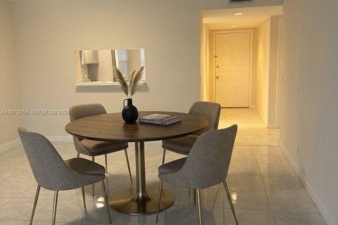 Condominio en venta en Pembroke Pines, Florida, 2 dormitorios, 110.74 m2 № 2033384 - foto 4