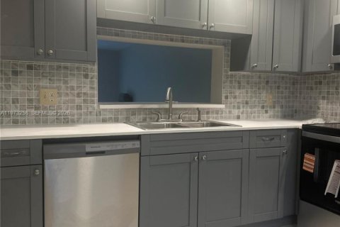 Condominio en Pembroke Pines, Florida, 2 dormitorios  № 2033384