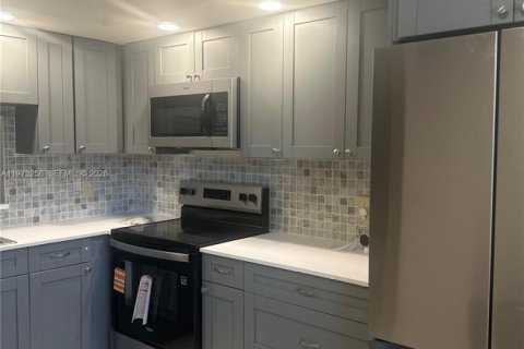 Condominio en venta en Pembroke Pines, Florida, 2 dormitorios, 110.74 m2 № 2033384 - foto 2