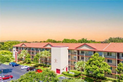 Condominio en venta en Pembroke Pines, Florida, 2 dormitorios, 110.74 m2 № 2033384 - foto 6