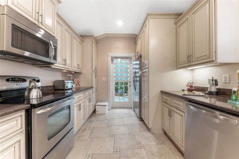Commercial property in Holmes Beach, Florida 5 bedrooms, 215.53 sq.m. № 2212784 - photo 6
