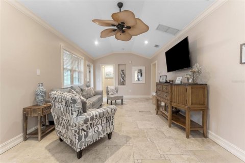 Commercial property in Holmes Beach, Florida 5 bedrooms, 215.53 sq.m. № 2212784 - photo 13