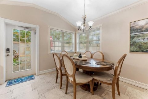 Commercial property in Holmes Beach, Florida 5 bedrooms, 215.53 sq.m. № 2212784 - photo 10