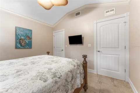 Commercial property in Holmes Beach, Florida 5 bedrooms, 215.53 sq.m. № 2212784 - photo 21