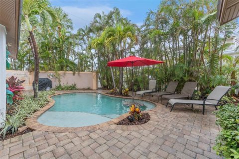 Commercial property in Holmes Beach, Florida 5 bedrooms, 215.53 sq.m. № 2212784 - photo 30
