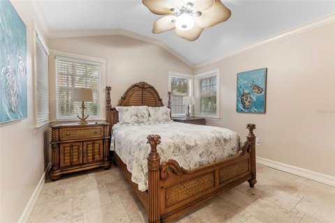 Commercial property in Holmes Beach, Florida 5 bedrooms, 215.53 sq.m. № 2212784 - photo 25