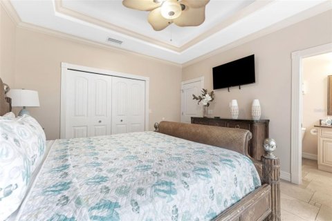 Commercial property in Holmes Beach, Florida 5 bedrooms, 215.53 sq.m. № 2212784 - photo 24