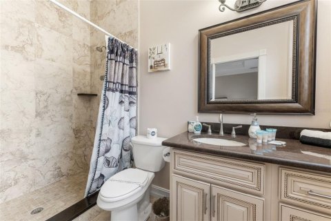 Commercial property in Holmes Beach, Florida 5 bedrooms, 215.53 sq.m. № 2212784 - photo 16