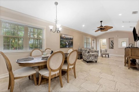 Commercial property in Holmes Beach, Florida 5 bedrooms, 215.53 sq.m. № 2212784 - photo 11
