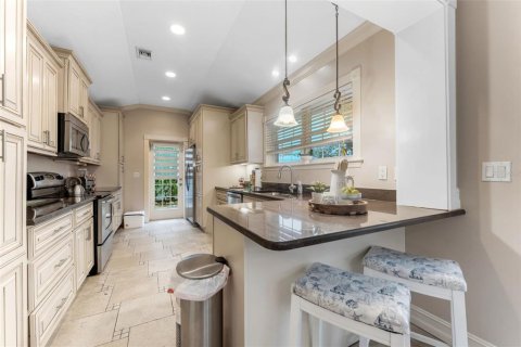Commercial property in Holmes Beach, Florida 5 bedrooms, 215.53 sq.m. № 2212784 - photo 7