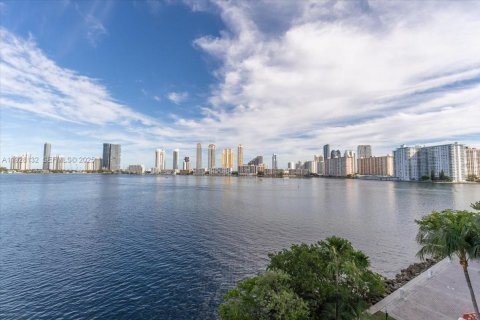 Condo in Aventura, Florida, 3 bedrooms № 1989875 - photo 8