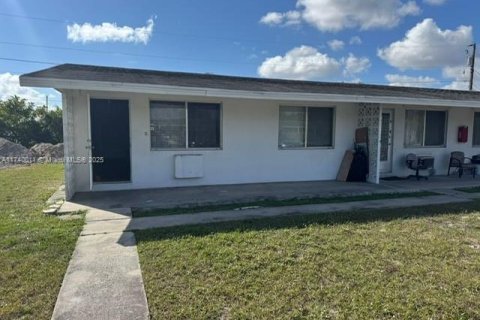 Condo in Lantana, Florida, 2 bedrooms  № 1836651 - photo 1