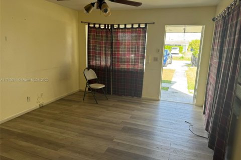 Condo in Lantana, Florida, 2 bedrooms  № 1836651 - photo 2