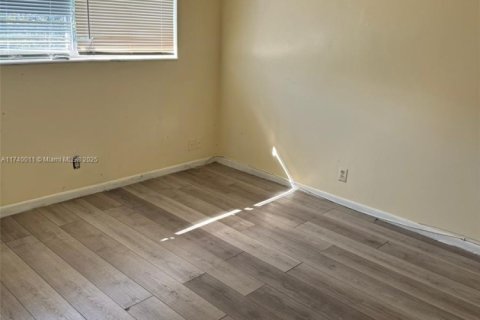 Condo in Lantana, Florida, 2 bedrooms  № 1836651 - photo 4
