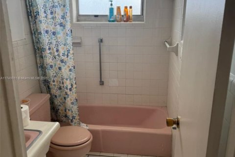 Condo in Lantana, Florida, 2 bedrooms  № 1836651 - photo 8