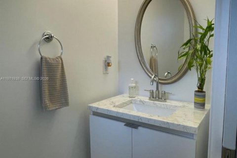 Townhouse in Coral Springs, Florida 2 bedrooms, 110.55 sq.m. № 2042262 - photo 7