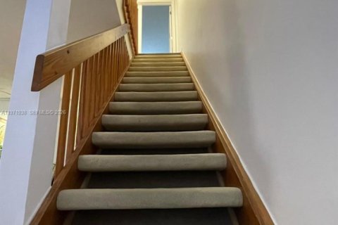 Townhouse in Coral Springs, Florida 2 bedrooms, 110.55 sq.m. № 2042262 - photo 9