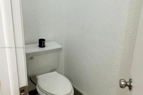 Townhouse in Coral Springs, Florida 2 bedrooms, 110.55 sq.m. № 2042262 - photo 15