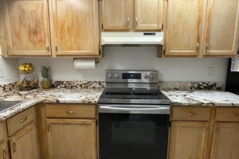 Townhouse in Coral Springs, Florida 2 bedrooms, 110.55 sq.m. № 2042262 - photo 4